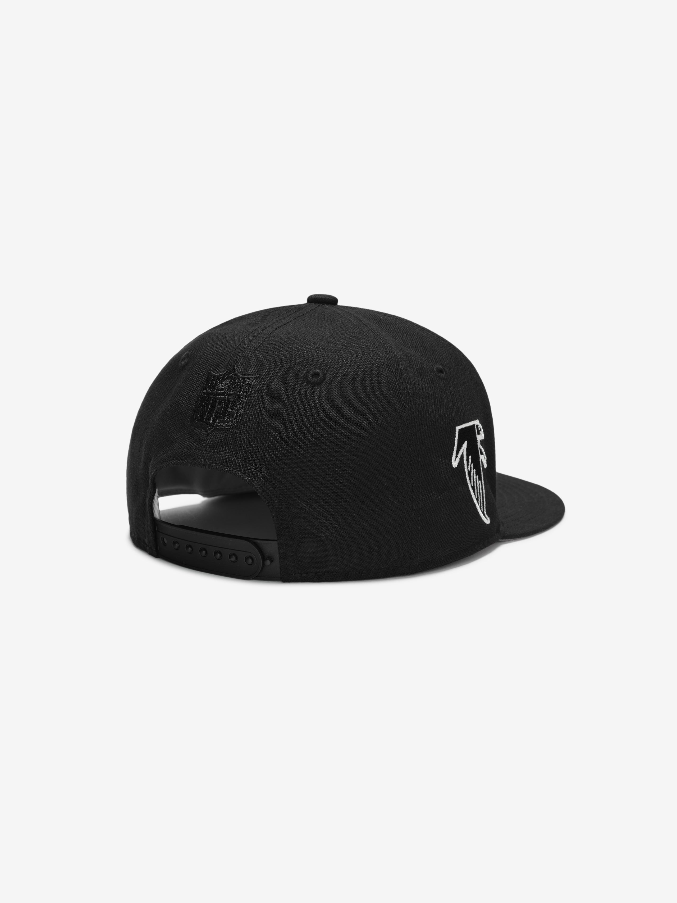 Rear angled view of black Falcons 9Fifty RC Snapback featuring white team logo and adjustable snapback closure, gallery image 0