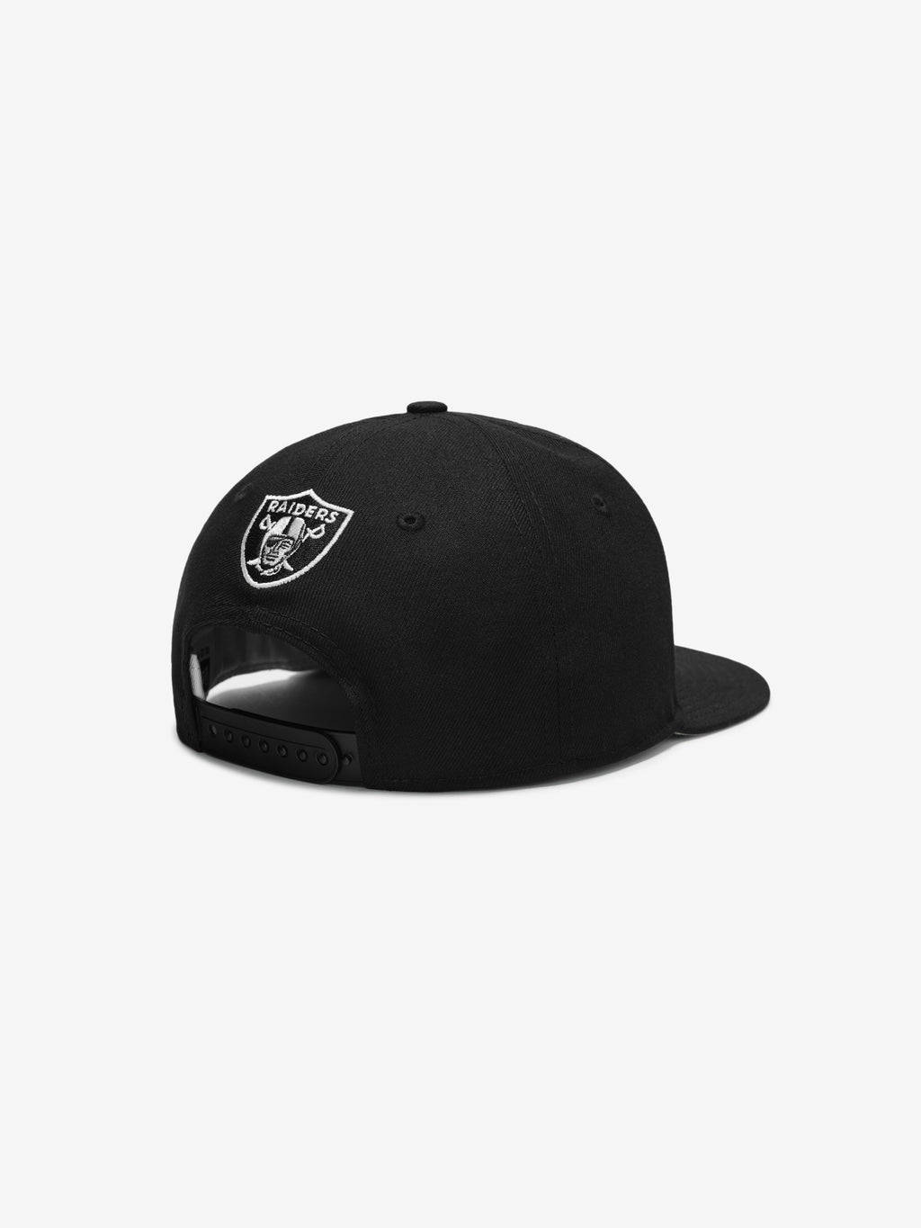 Rear angled view of black Raiders 9Fifty RC Snapback featuring embroidered logo and adjustable snapback closure, gallery image 0