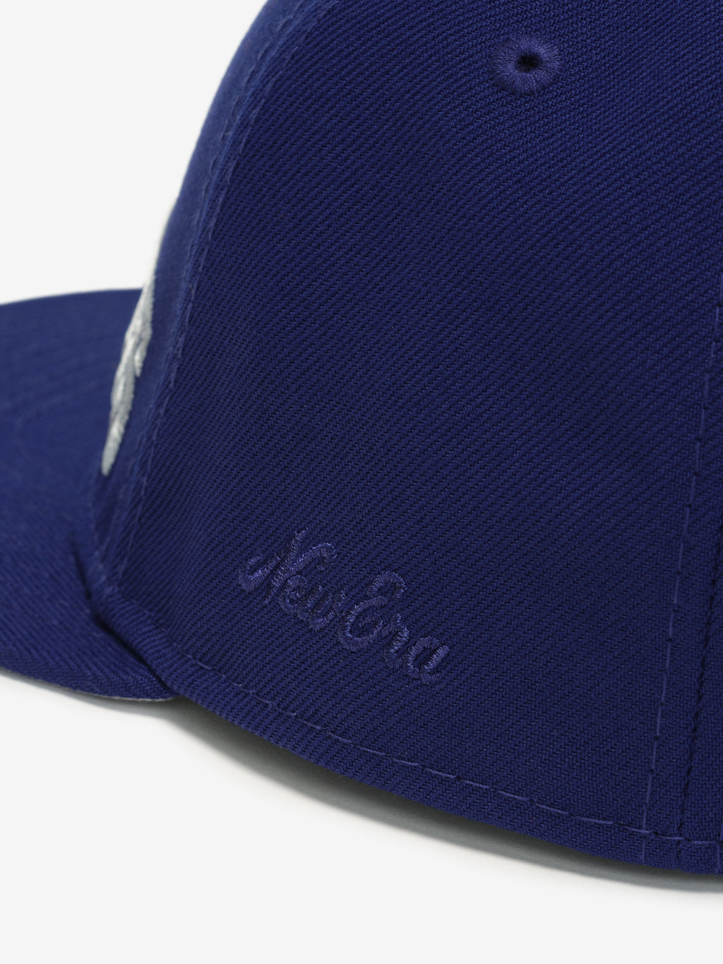 Close-up angled view of navy Giants 9Fifty RC Snapback highlighting embroidered New Era logo on side panel, gallery image 0