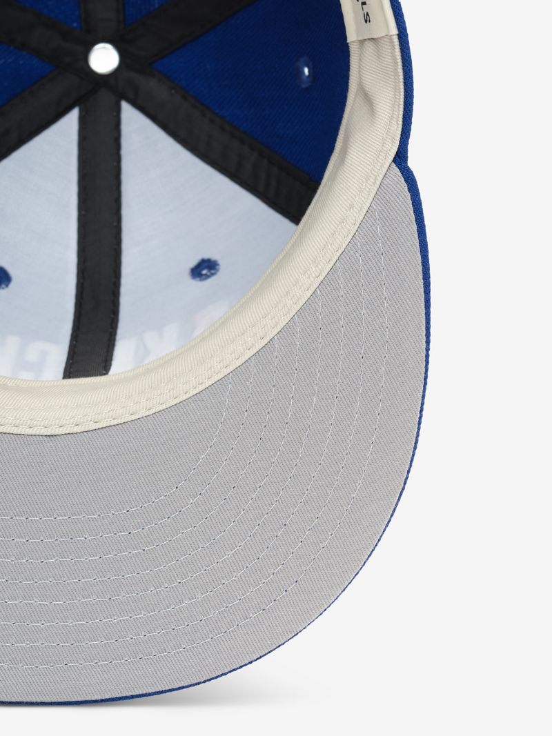 Inside view of Knicks 9Fifty RC Snapback showing grey underbill and black stitching details Fr9Bff6w.jpg gallery 0